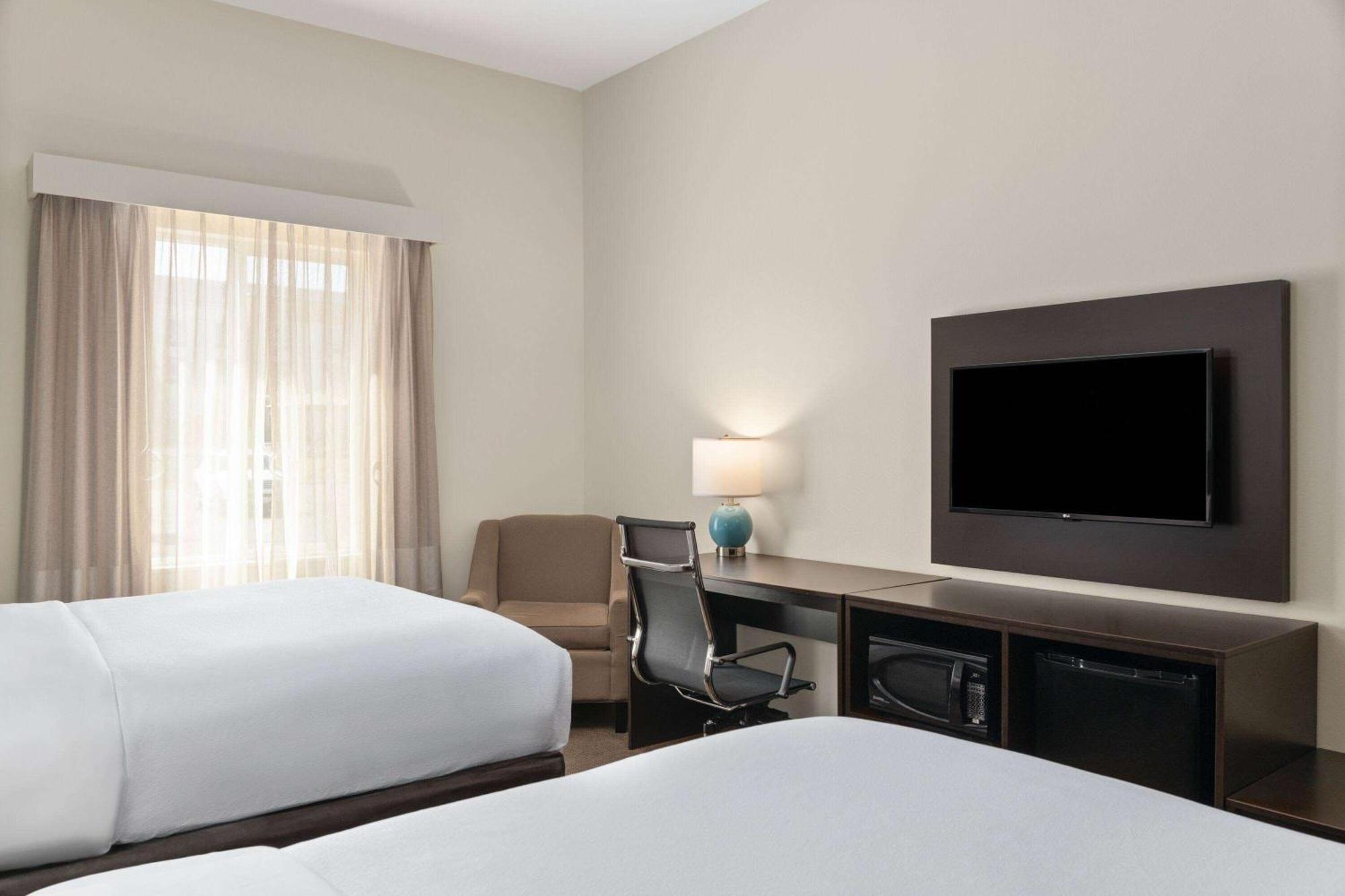 La Quinta Inn & Suites By Wyndham Wenatchee Exterior photo