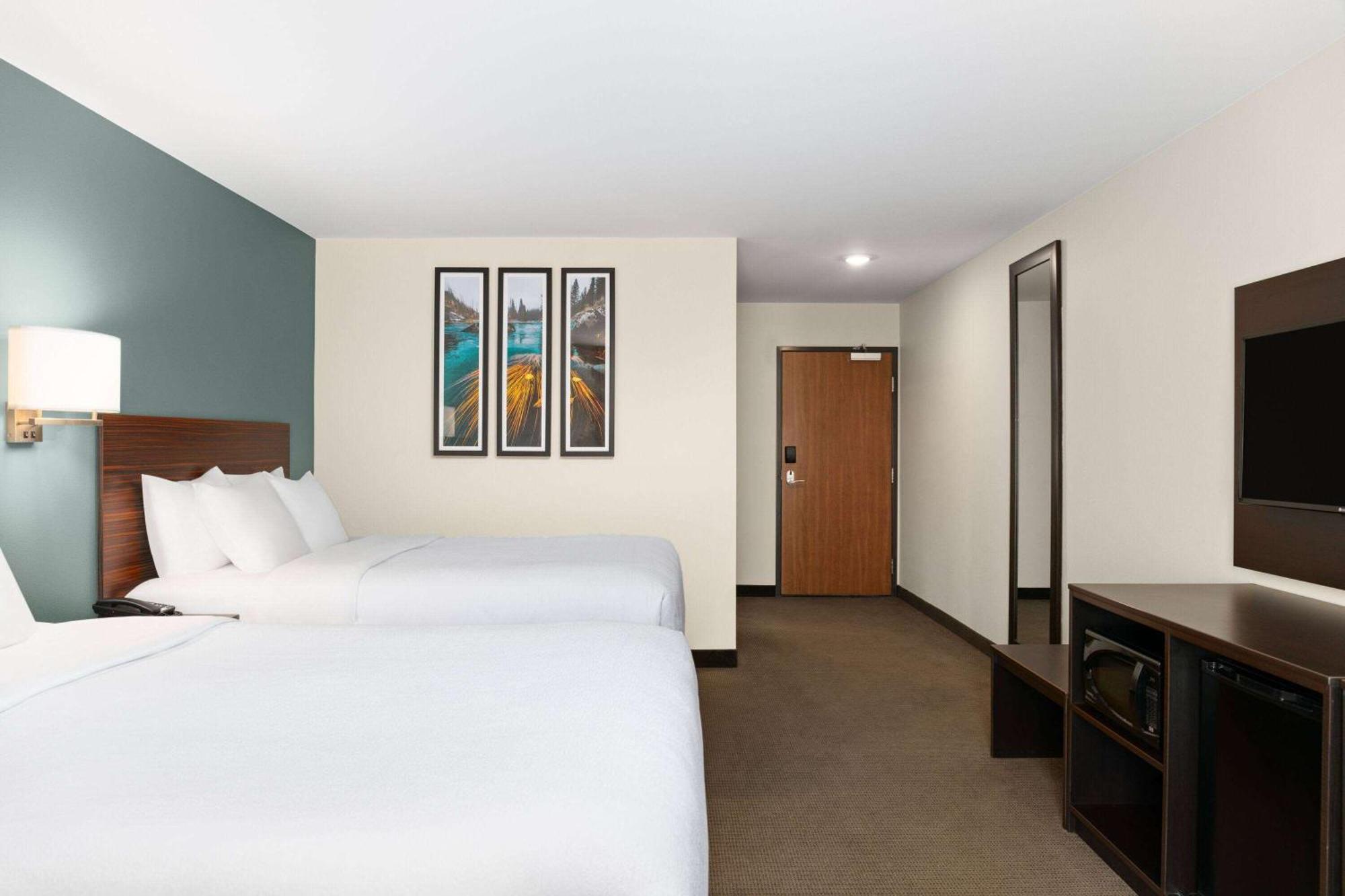 La Quinta Inn & Suites By Wyndham Wenatchee Exterior photo