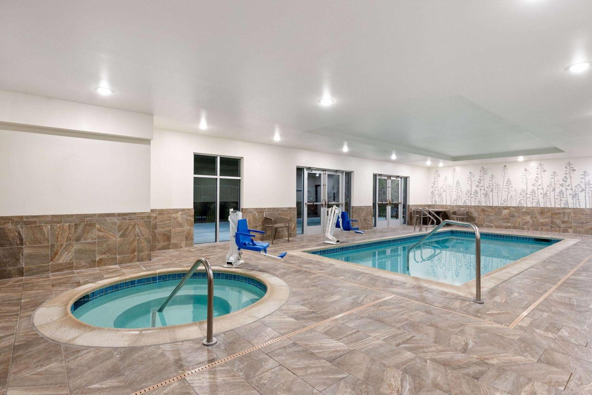 La Quinta Inn & Suites By Wyndham Wenatchee Exterior photo
