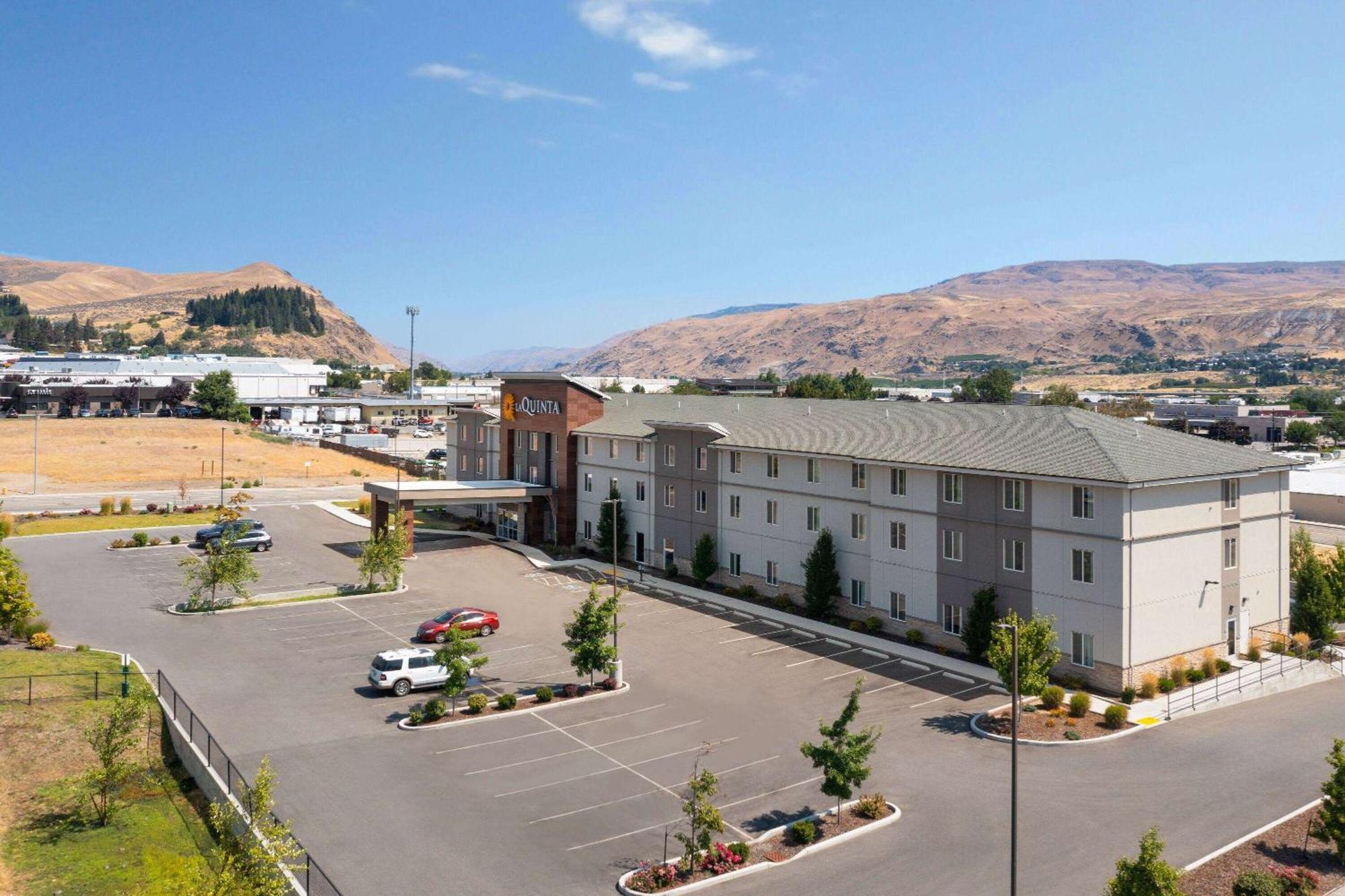 La Quinta Inn & Suites By Wyndham Wenatchee Exterior photo